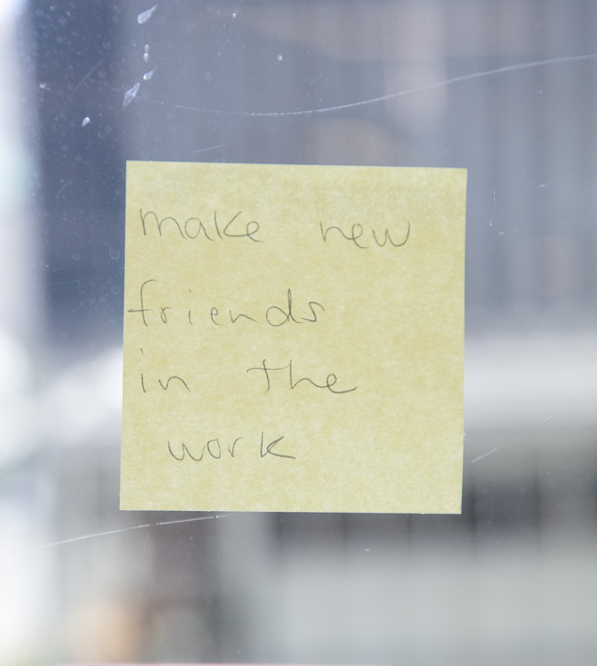 A sticky note with “make new friends in the work” handwritten on it in pen, part of our intention setting exercise.